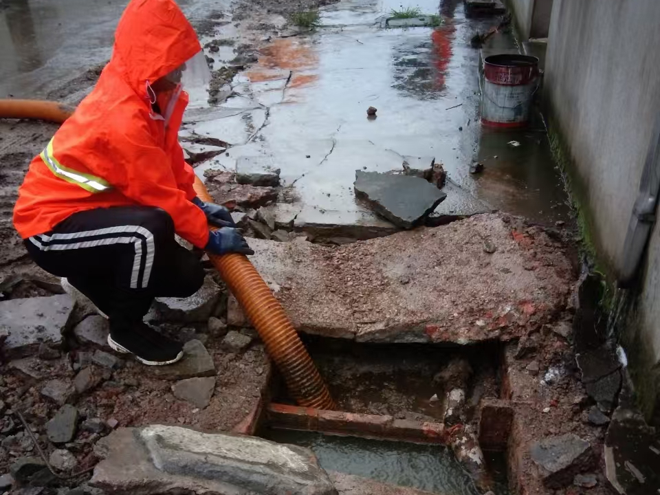 福鼎专业清理污水池 炜誉市政以规范流程守护城市 “肠道”