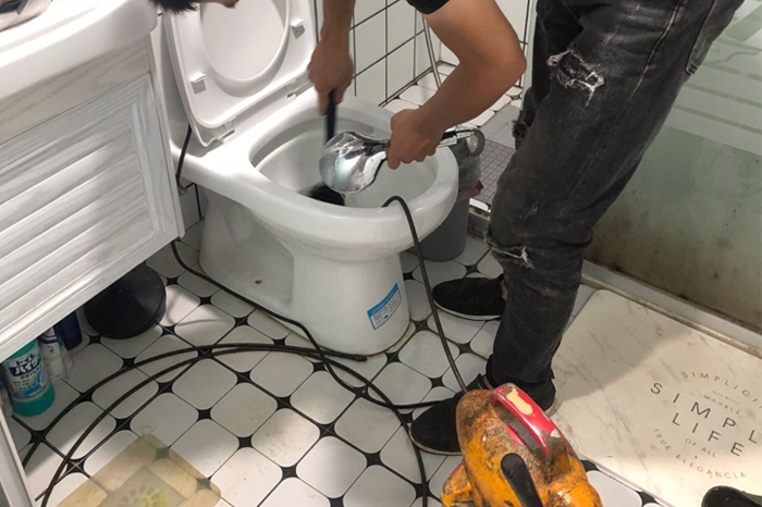 福鼎马桶堵塞自己疏通还是找师傅？专业上门服务让你省时更省心